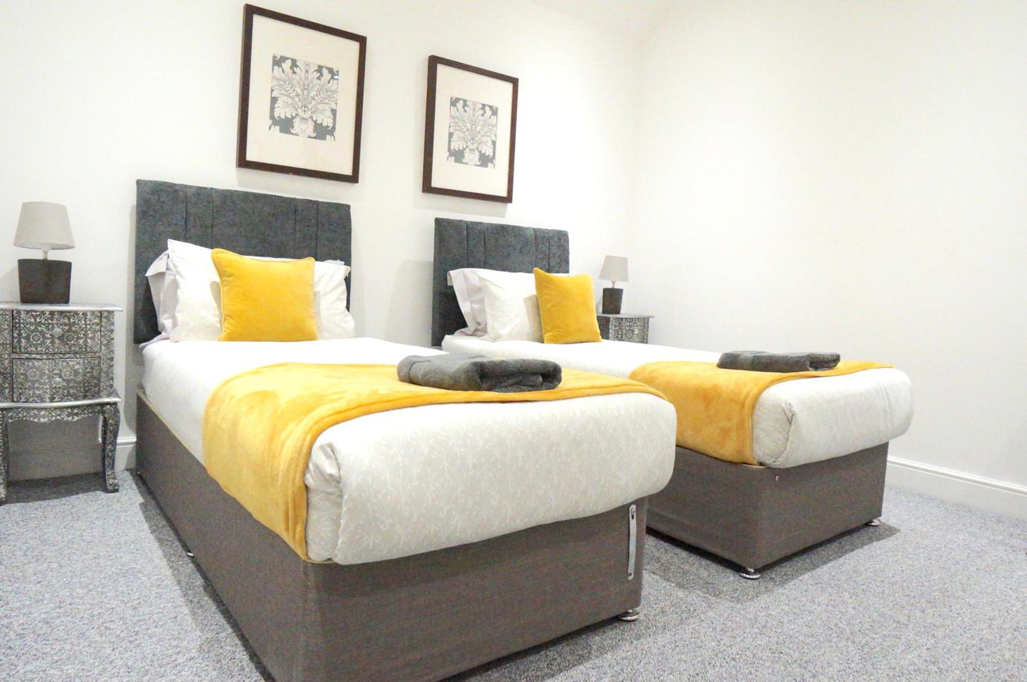 Premium Apartments Thatcham Broadway Екстериор снимка