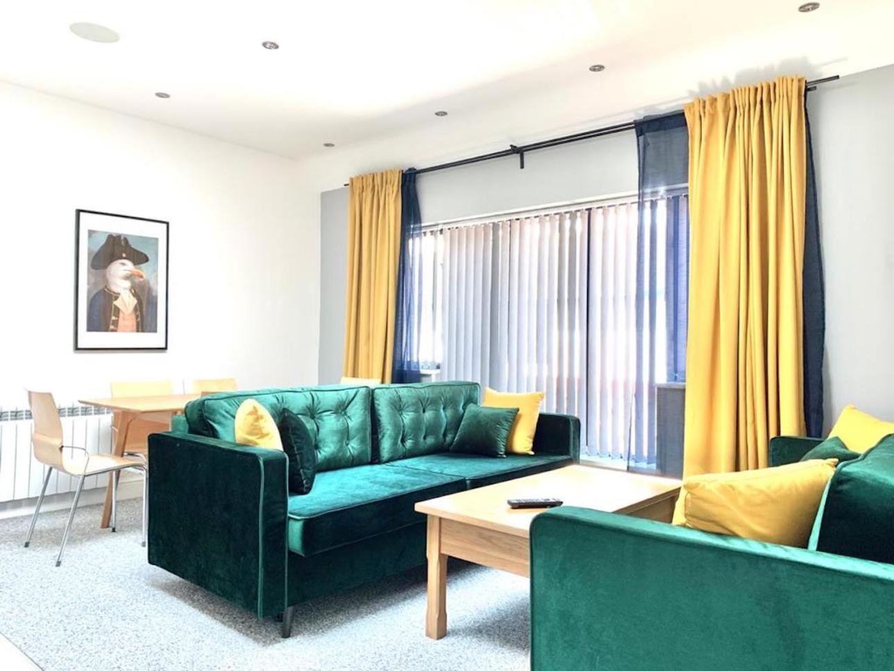 Premium Apartments Thatcham Broadway Екстериор снимка